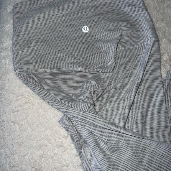 Lululemon align super high rise crop - Picture 2 of 2